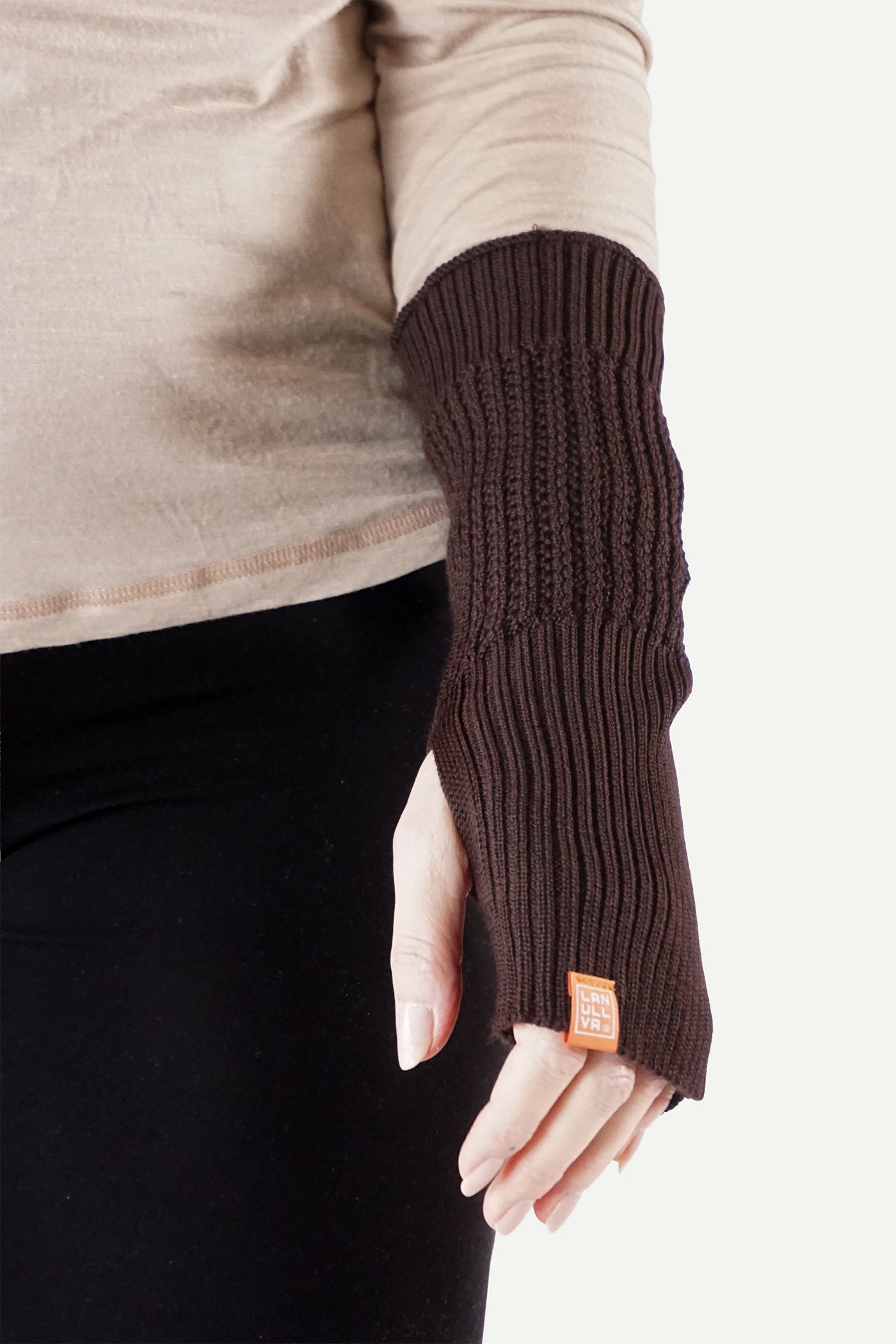 Lanullva Lyngstad Wrist Warmers, Bark
